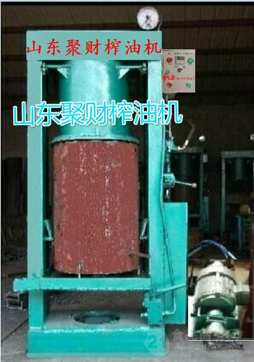 山西晋城电加热全自动菜籽榨油机,小型大型食用油加工设备供应商。山东聚财榨油机械厂研发生产的聚财榨油机设计先进、性能可靠、操作简捷、维护方便:其主要特点是: 1.出油率高--与老式设备相比,正常出油率可高出2至3个分点,每加工百斤花生米平均可多出2-6斤,全年经济利润相当可观。 2.